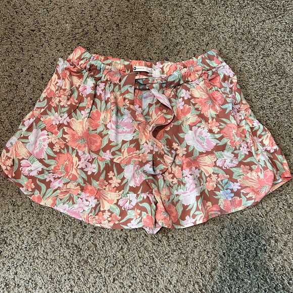 SO Floral Ruffle Shorts - Picture 1 of 8
